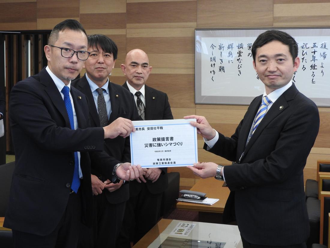 〈提言時の写真〉