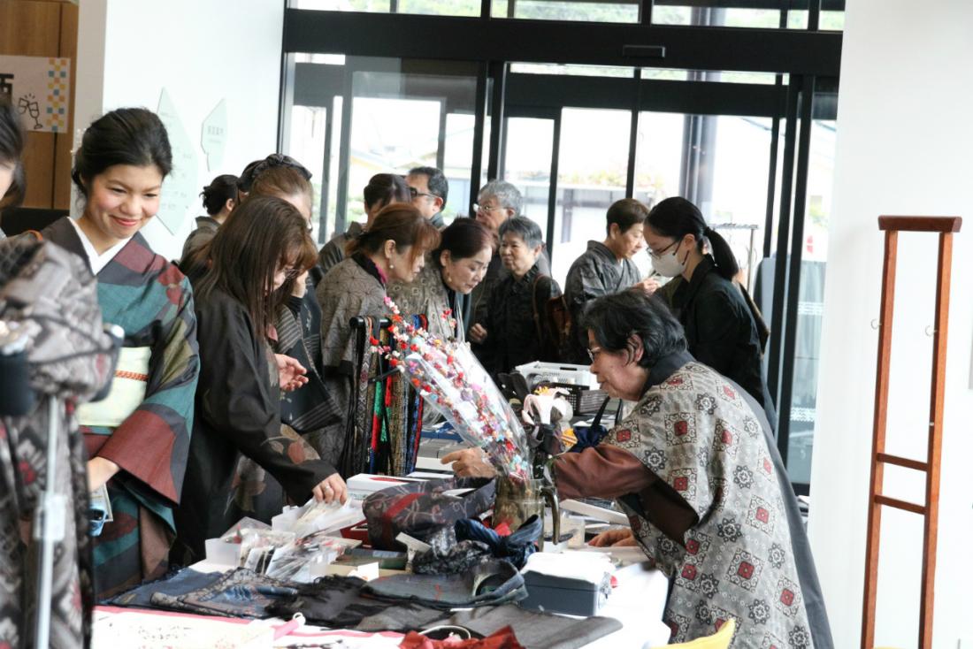 大島紬反物・小物販売